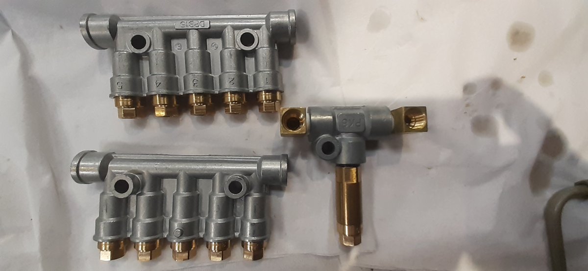 machine_support's tweet image. Lubrication oil usage high. Found flow units letting through oil constantly during #preventative #Maintenance. Manifolds replaced and fitted. flow tested back in #production   #ukmfg #Manufacturing. Coolant #contamination reduced, improving lifecycle