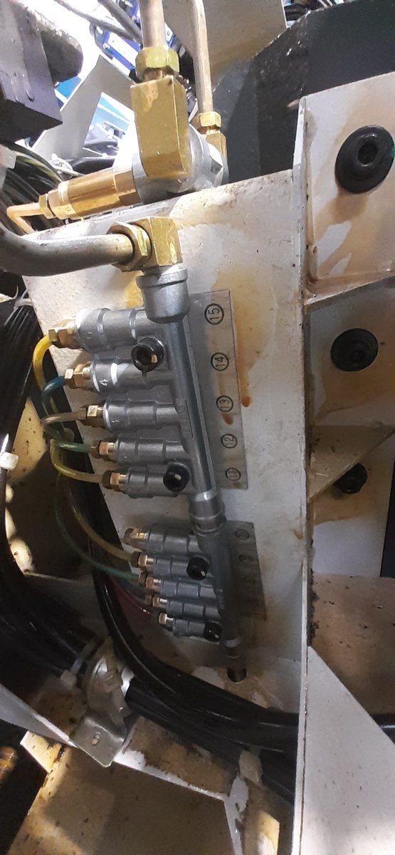 machine_support's tweet image. Lubrication oil usage high. Found flow units letting through oil constantly during #preventative #Maintenance. Manifolds replaced and fitted. flow tested back in #production   #ukmfg #Manufacturing. Coolant #contamination reduced, improving lifecycle
