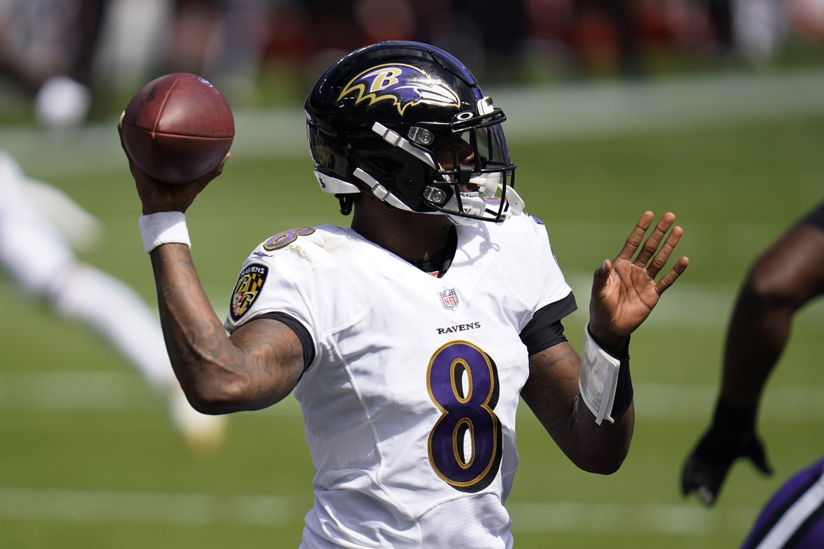 BleacherReport's tweet photo. The reigning MVP at halftime vs. Cleveland:

— 13/16
— 208 yards
— 2 TD
— Perfect passer rating
— 28 rushing yards

Like he never left 😈 @brgridiron https://t.co/BrOD06c1un