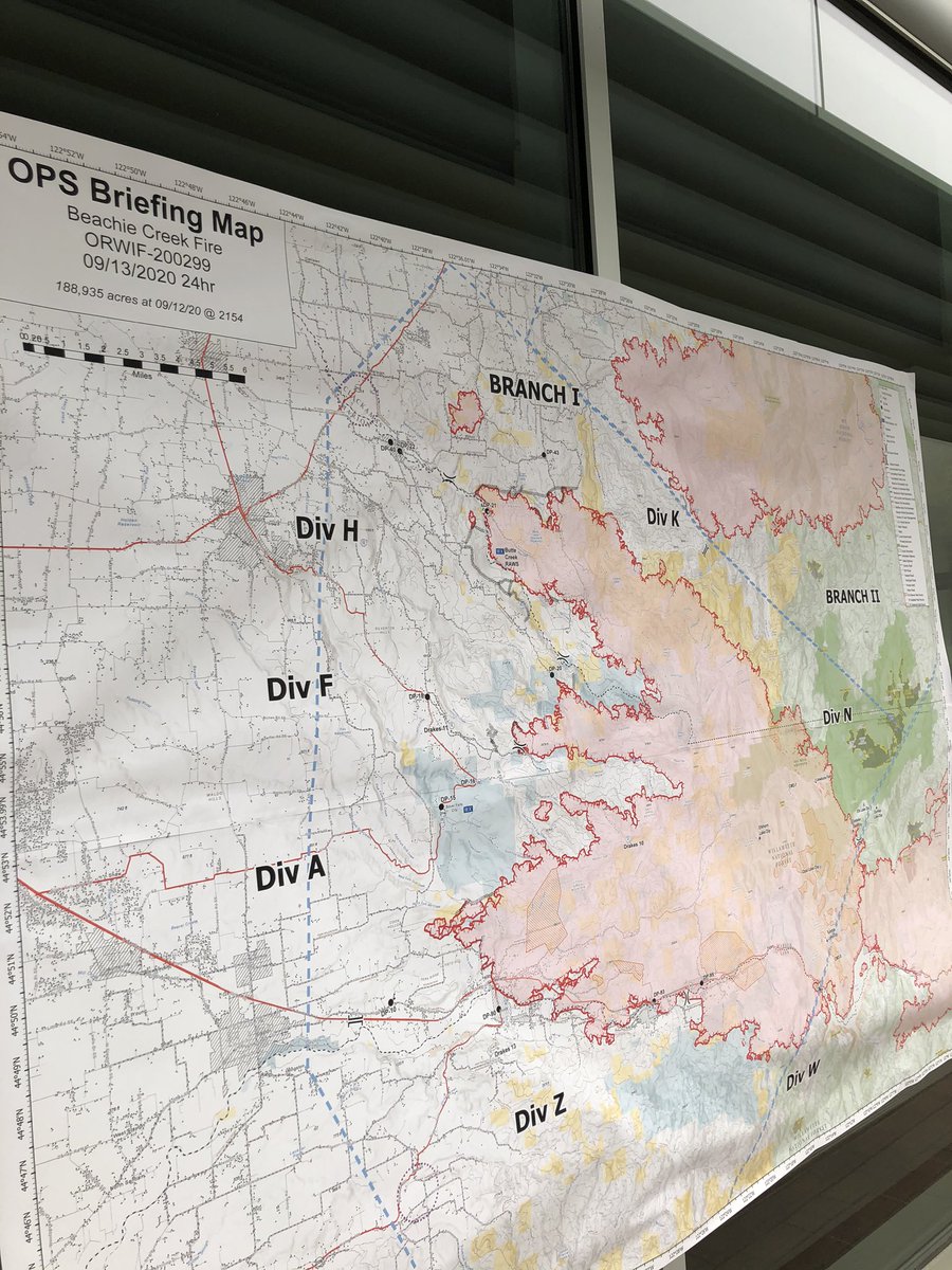  #BeachieCreekFire operations team member John Spencer just gave very thorough explanation of what’s going on today w/ fire activity, containment & control lines, life-saving efforts, goals for next few days, improving weather, etc @KGWNews