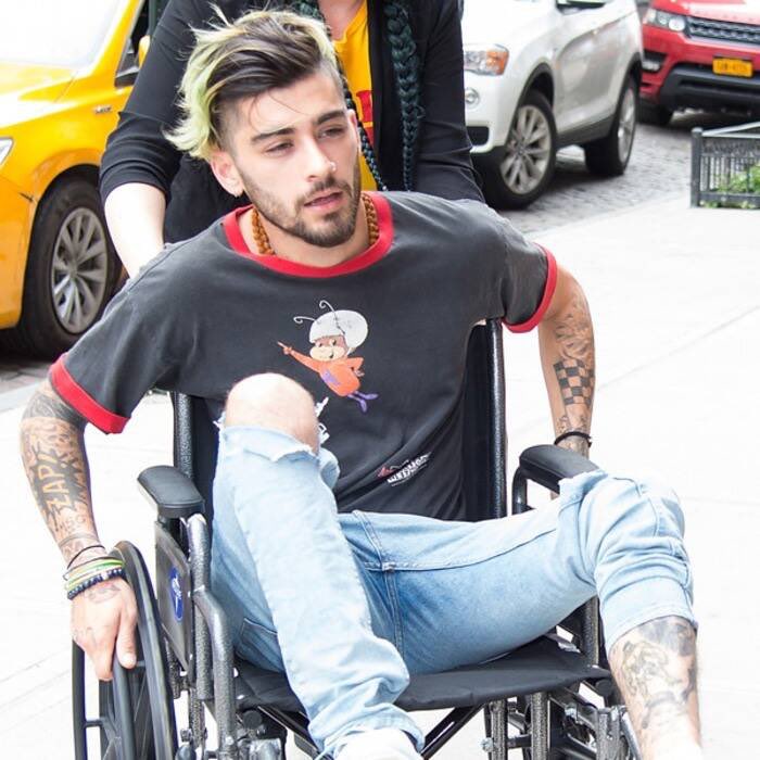 zjmville's tweet photo. im still laughing at this photo HSJDJSDJDJ THE WAY ZAYN DID THIS SO HE WONT NEED TO ATTEND THAT EVENT https://t.co/9m1hkWi3lg