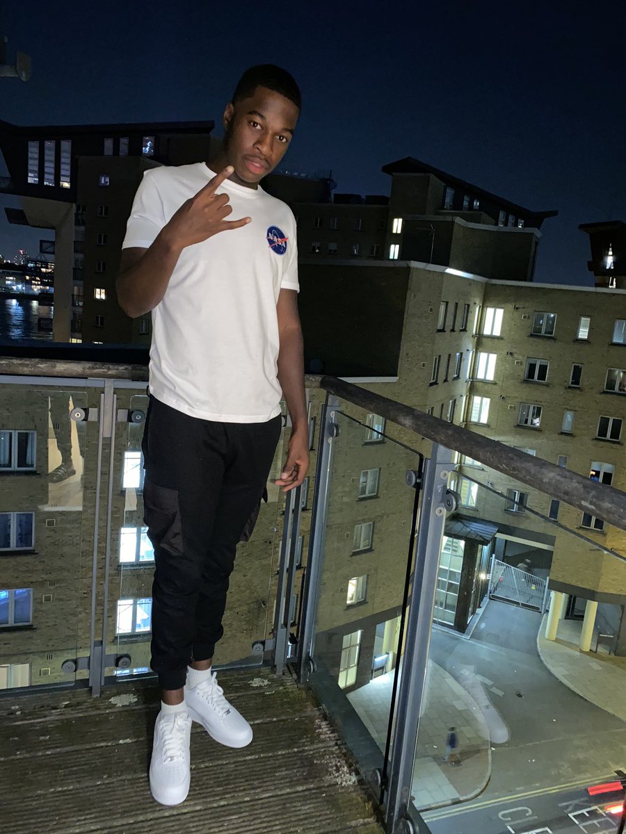 Jordan1A_'s tweet photo. Clean steppin’ 🤘🏾 https://t.co/gGcrnLGdWT