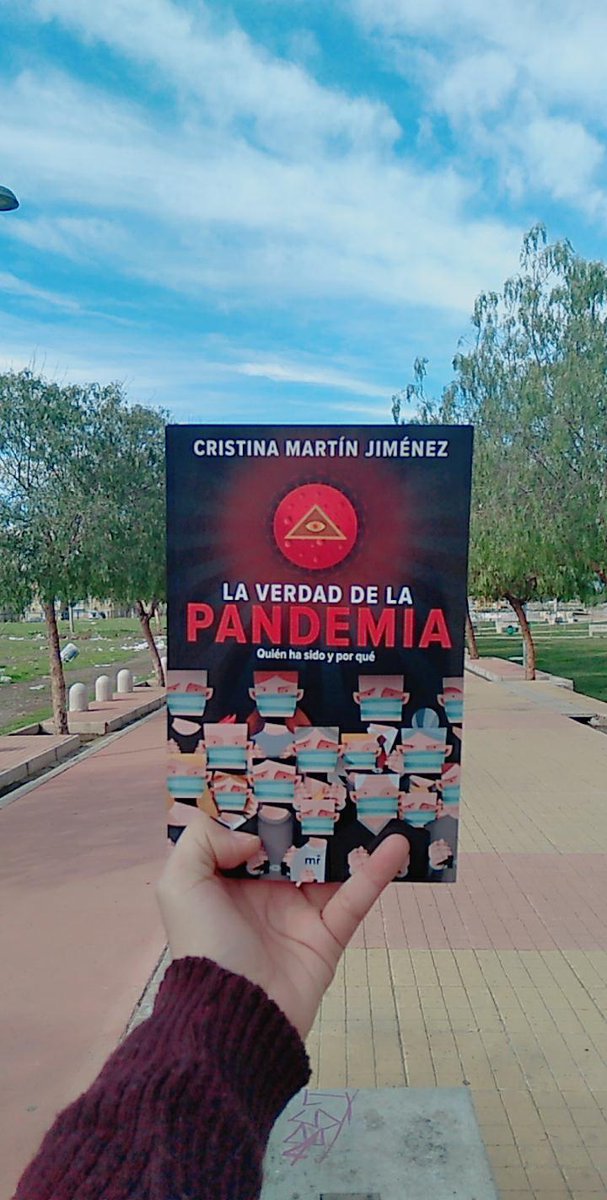 crismartinj's tweet photo. «Nos prohíben todo lo que cura: los besos, los abrazos, el cariño, el oxígeno de la naturaleza, el agua del mar y la buena alimentación, con el objetivo de que nuestro sistema inmunológico enferme de tristeza. La gran prohibición durante la pandemia ha sido la del amor». CMJ. https://t.co/0J3meG8IuE