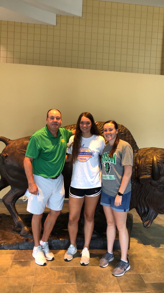 sierra_copeland's tweet photo. Excited to be a future Lady Bison!! 💚💙 @MartyMackPBR @BasketballLone @BoOverton @bseagler @OBU_WBBall https://t.co/LZRA78ZDXc