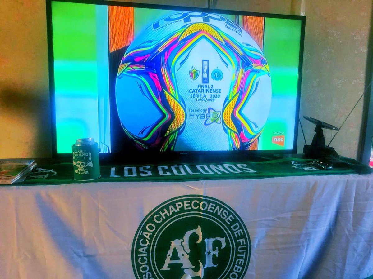 LosColonosReal's tweet photo. Ser campeã #chape 🏹💚 #BRUxCHA #FinalCatarinense https://t.co/kZMkKQgMS3