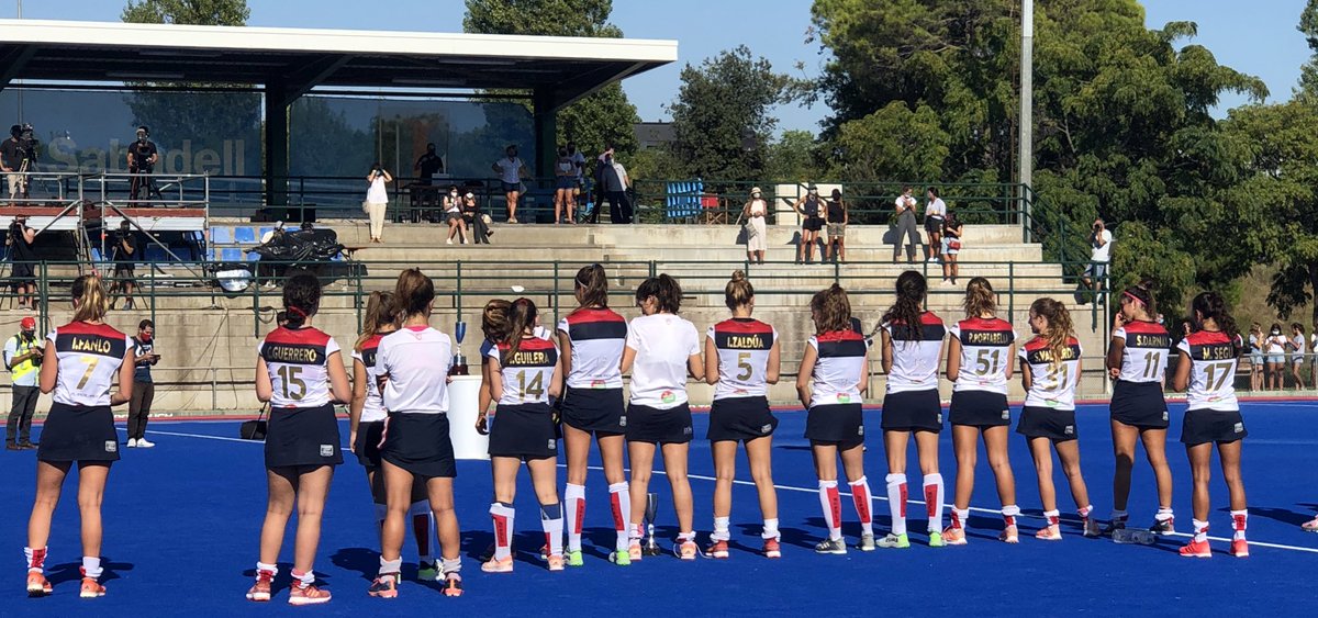 franco_julieta's tweet photo. 🔴🔵 Camp Cat DHF Final.
.
🏑Junior FC 2- RCPB 1
.
🏆Felicitaciones al @JuniorDhf por la gran final que han jugado hoy.
.
A nuestro equipo, que la ilusión, actitud y trabajo de esta pretemporada sea solo un inicio. Nos superaremos sin dudarlo.👊🏻💪.
.
#Actitud
#LineaFemRcpolo https://t.co/Bvf35VvWPX