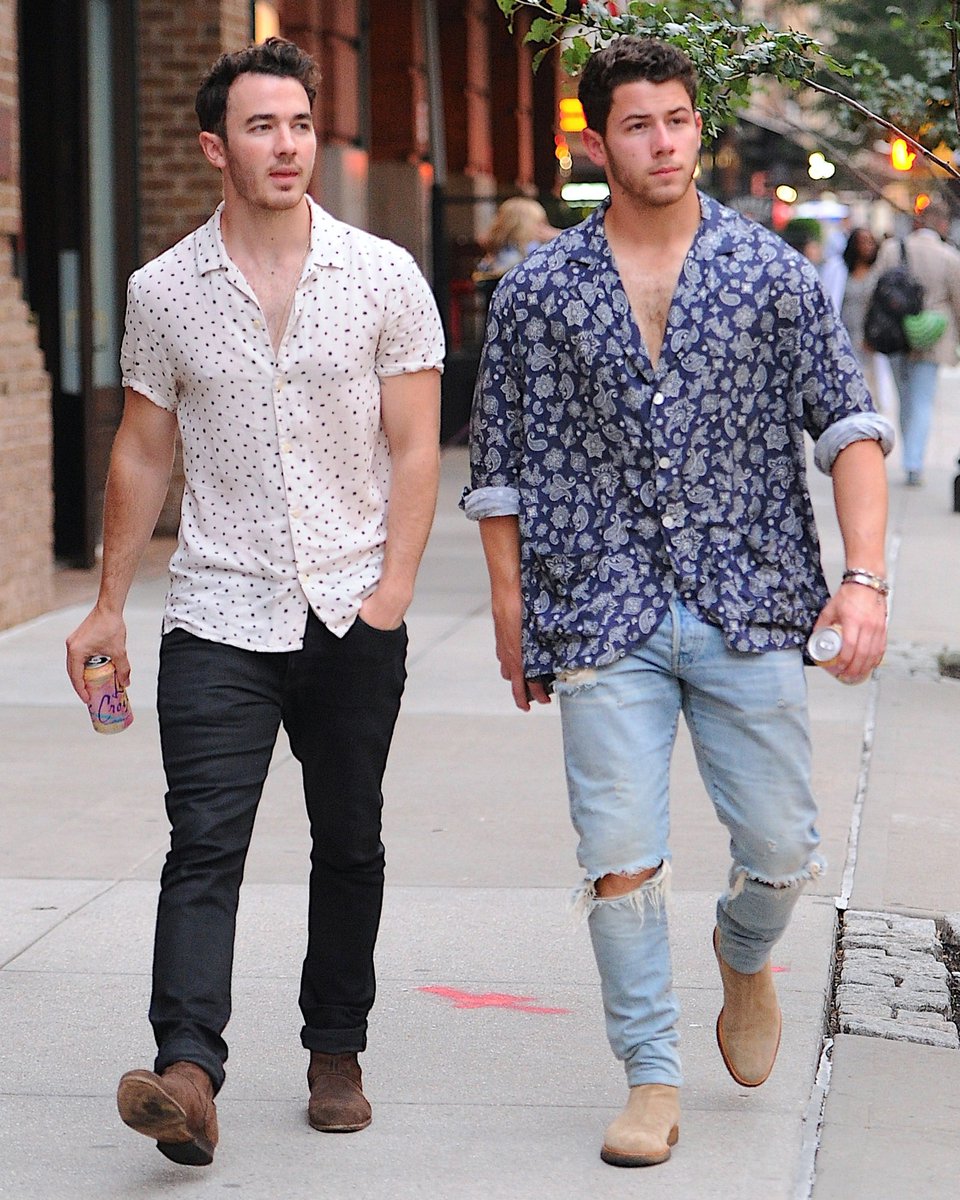 vespersnwbb's tweet photo. #16daysofnickjonas favorite Nick looks

I really love Nick in hoodies https://t.co/JlsKrb6yh1