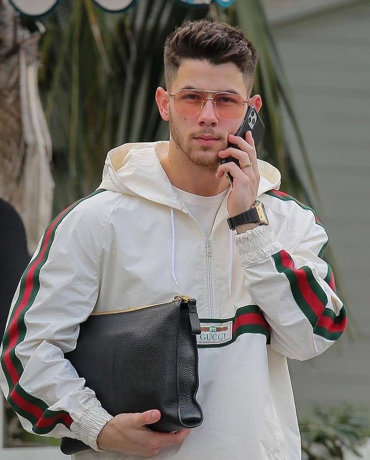 vespersnwbb's tweet photo. #16daysofnickjonas favorite Nick looks

I really love Nick in hoodies https://t.co/JlsKrb6yh1