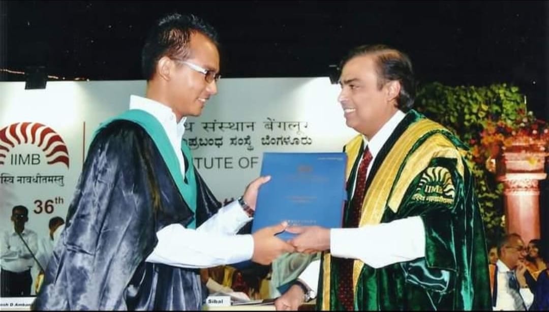 BajrayRitwika's tweet photo. Can't forget getting caught every time for bunking classes to asking for lifts every time we missed our college bus. David sir, you'll be missed. I pray that your soul rests in peace 🙏🏻
@PunePIBM @RamanPreet_PIBM
#Batch2017-19 https://t.co/r2sBrInyhJ