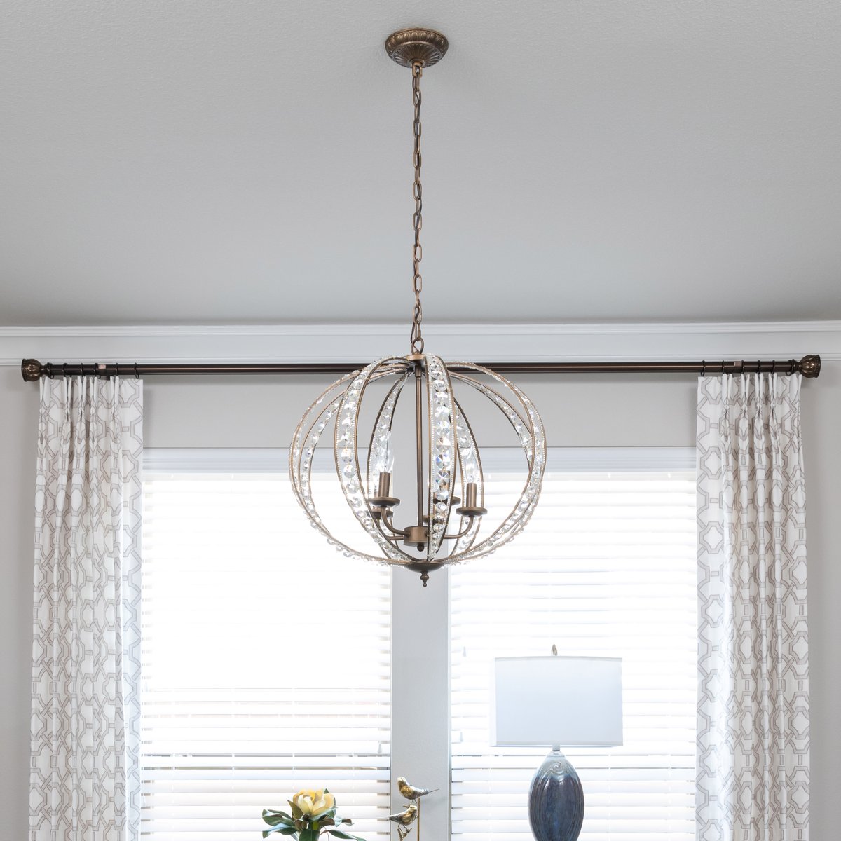 decoratingden's tweet photo. This chandelier, with it's open detailing, provides a light, airy aesthetic. The crystals give it a traditional, more formal appearance but the circular shape adds a modern touch.
#decoratingdeninteriors #livvhomecollection #chandelier #crystalchandelier #lighting https://t.co/ncyFuVislr