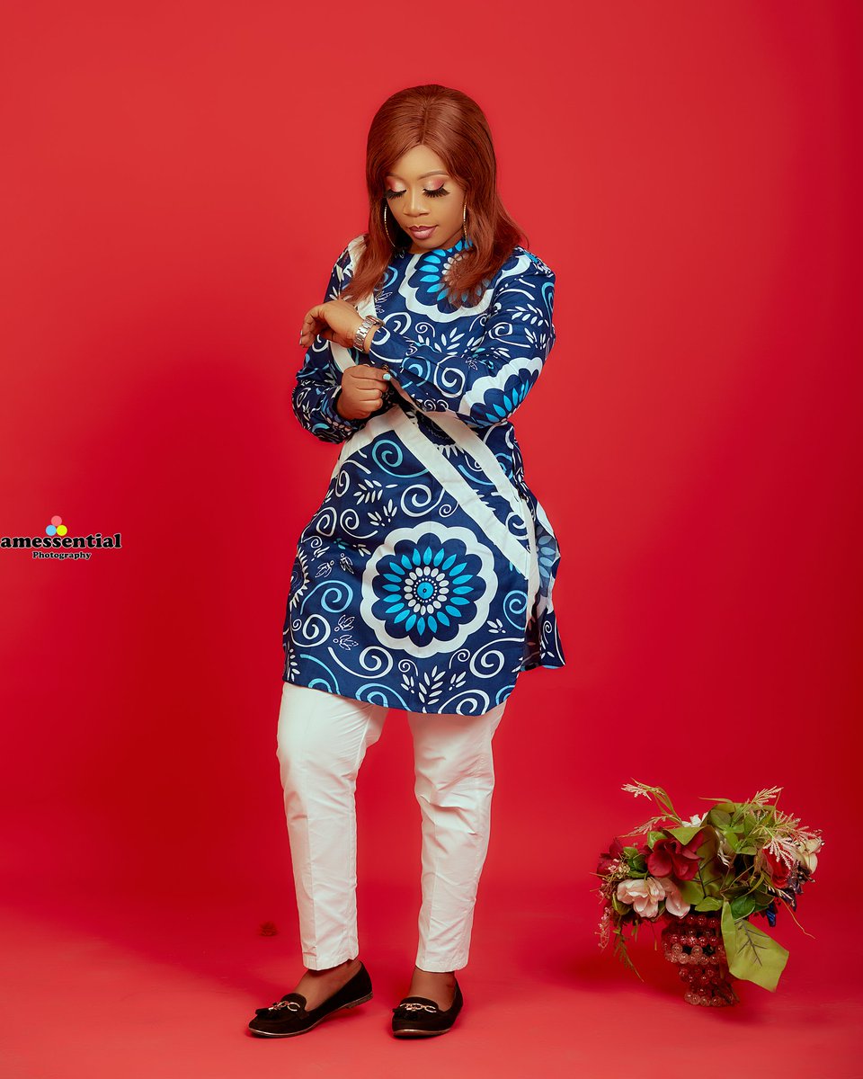 Sdmagnificent1's tweet photo. If you can't bare the heat get off the kitchen it's my birthday week ๐คธ๐คธ,
I roll with the baddest
Makeup artist: #ElevatedLooks
Photo ๐ท: #Essential
Stylist: #Teestyles
Hair: #Mobdebhair https://t.co/HUYFcaSI8O