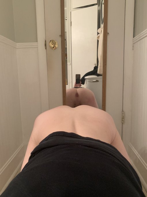 1 pic. I’m bored someone come fuck me!! #Femboy #femboy #femboybooty #feminization #sissy #sissyfemboy