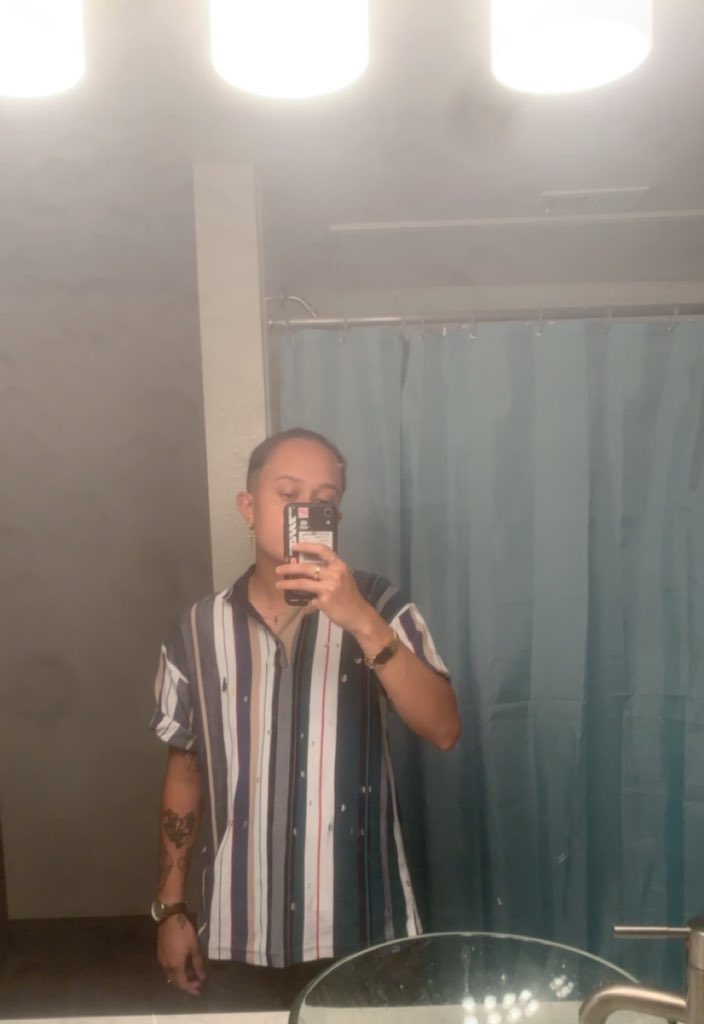 saraysalass's tweet photo. i got these stripes on me https://t.co/Juc34GxxfW