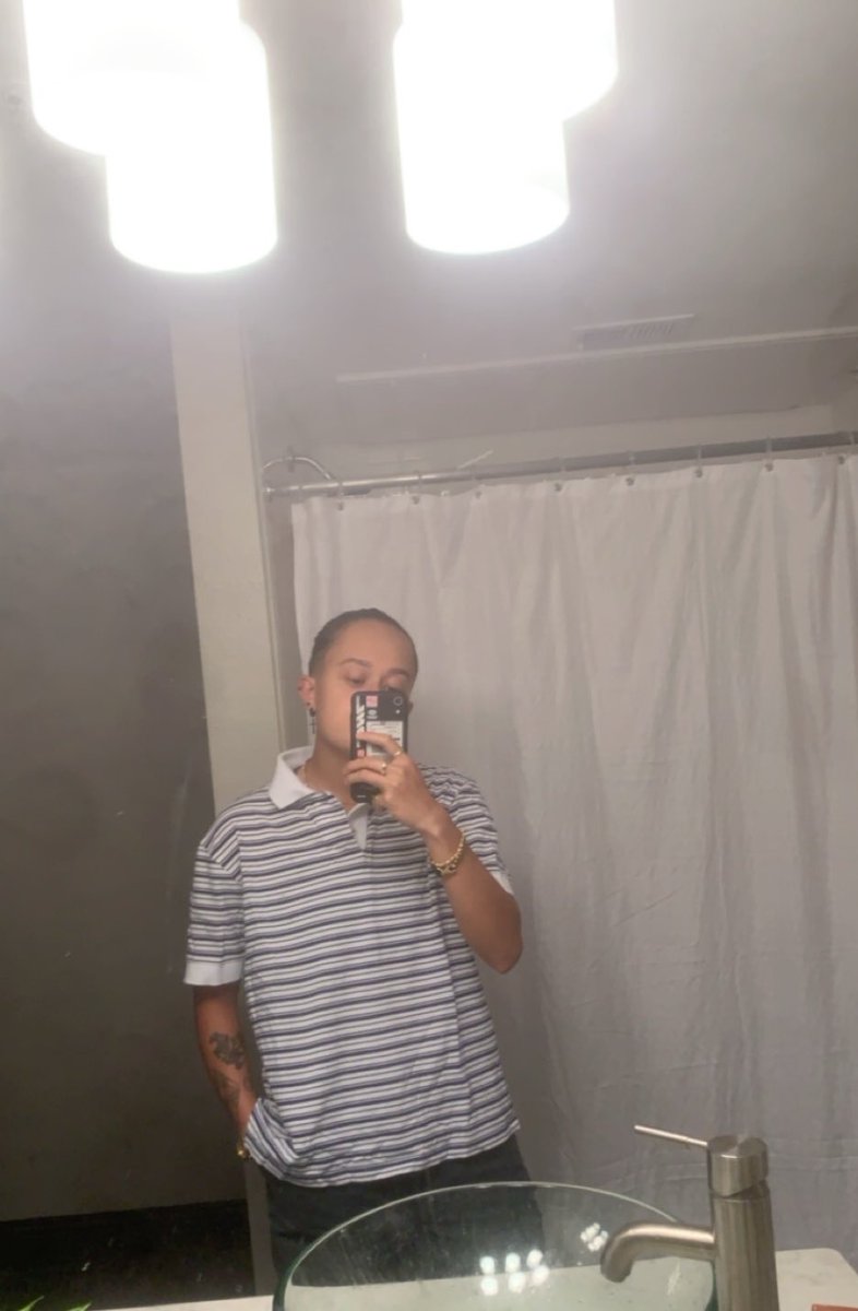saraysalass's tweet photo. i got these stripes on me https://t.co/Juc34GxxfW