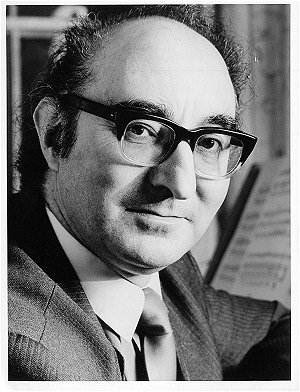 William Mathias’ 2nd Symphony is subtitled ‘Summer Music’. It’s in 3 movements & was premiered by  @liverpoolphil & Vernon Handley in May 1983. It’s recorded on  @NimbusRecords by  @BBCNOW conducted by the composer.  @mathiasland