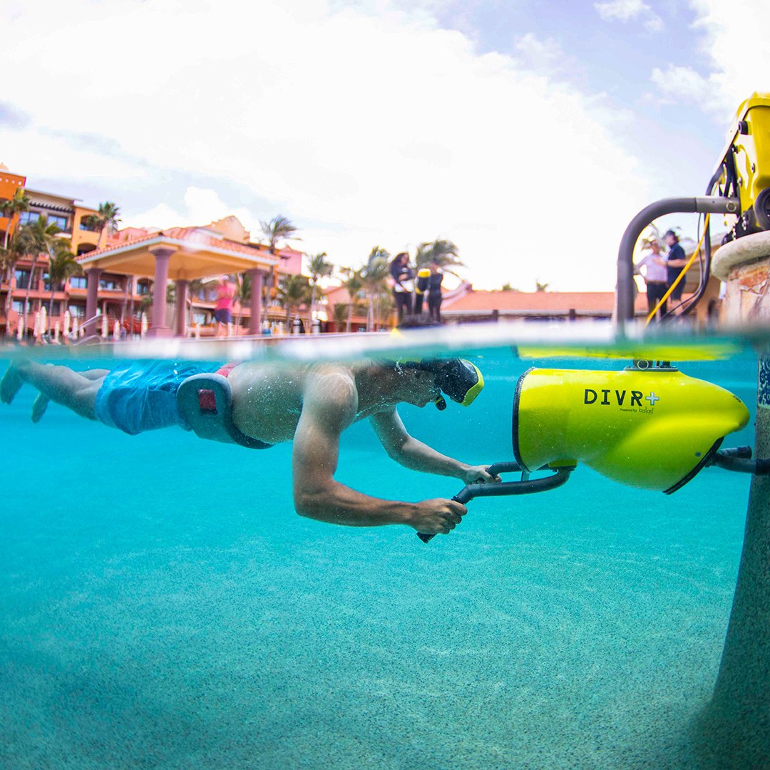 VRSnorkel's tweet photo. Traveling to space from the comfort of your resort swimming pool. ✌️ 👨‍🚀🚀#aquaticvr #vrsnorkeling #vrswim #vrdive #poolvr #poolgame #pooltoy  #astronaut #space https://t.co/c75cc7ClSz