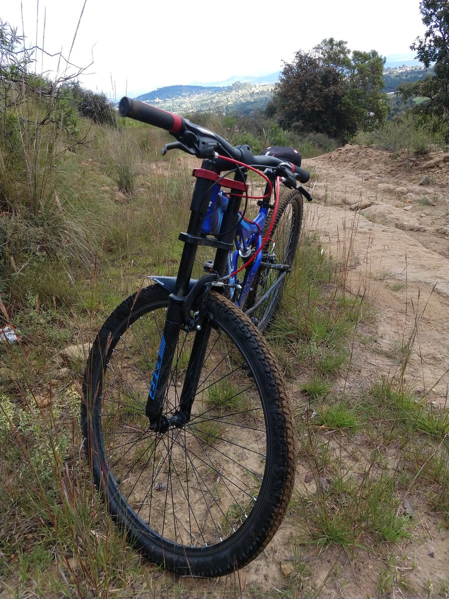 ArtiflxTlax's tweet photo. #FelizDomingoATodos amig@s #ciclistas
#Rodada #bici #montaña 🚴🏼‍♂️🚴🏼‍♂️
Disfrutando #vivir y mis #26k 

#diversion #aventura #naturaleza
#alternando #entrenamiento
#Tlaxcala 🇲🇽

@blackboxstar @amantes_cycling @CyclingEliteU23 @WeLoveCycling_ @ONLYGZUS @Chorry313Fi @gutierreznati https://t.co/UodJnekgA8