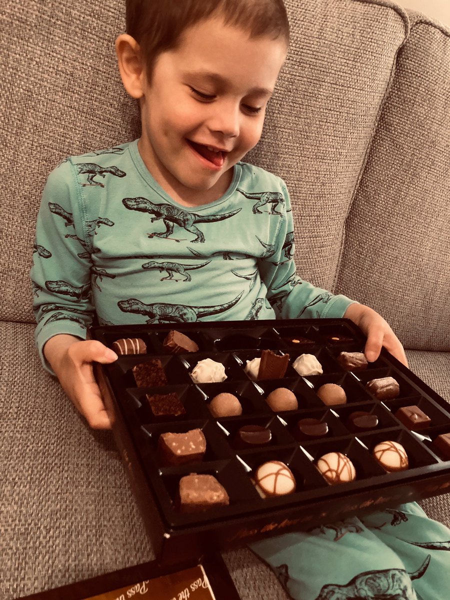 Hand in Hand for Oscar tweet media