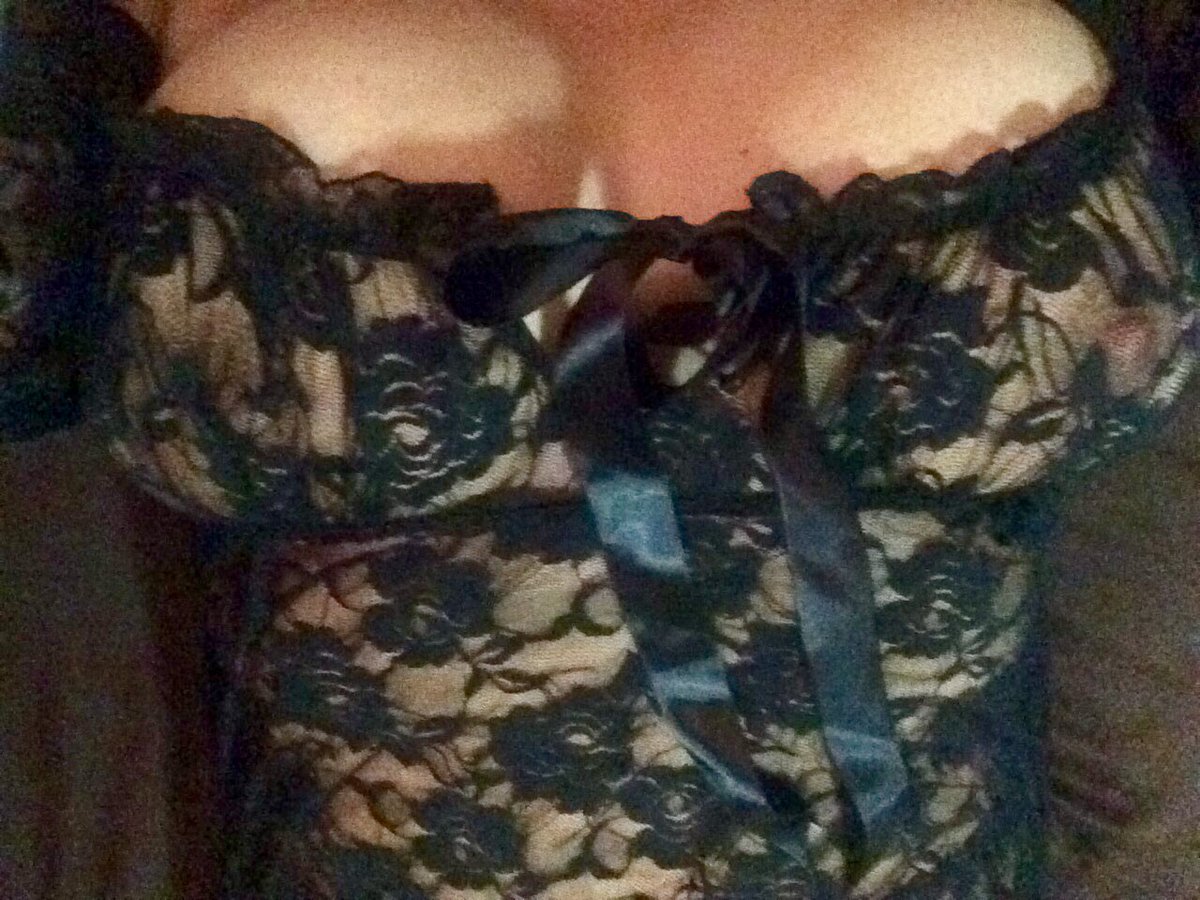 lanenahot3's tweet photo. Esta es 1 de 5 fotos que voy a publicar con mi vestidito sexy, comenten si les gustan... ¿quieren ver más? https://t.co/1RKgdTYWwN