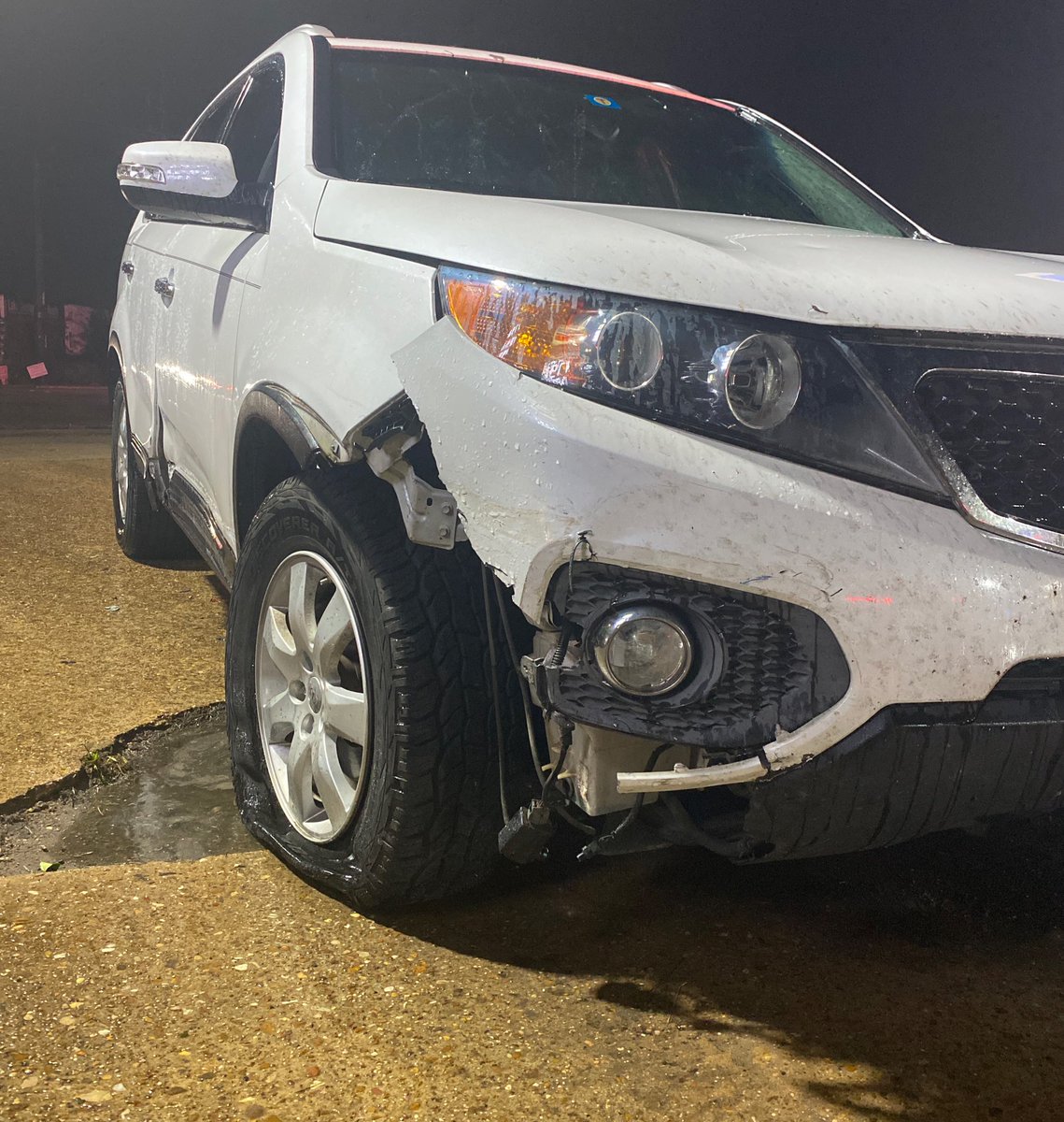 Kamy3rown's tweet photo. @pulte My husband was in a wreck last night, everyone involved is fine thank the lord! But any money would help I also am paying for all the damages to the other persons car if you could even just help them out! It was wet and the breaks locked up. https://t.co/XJxViFa3pS