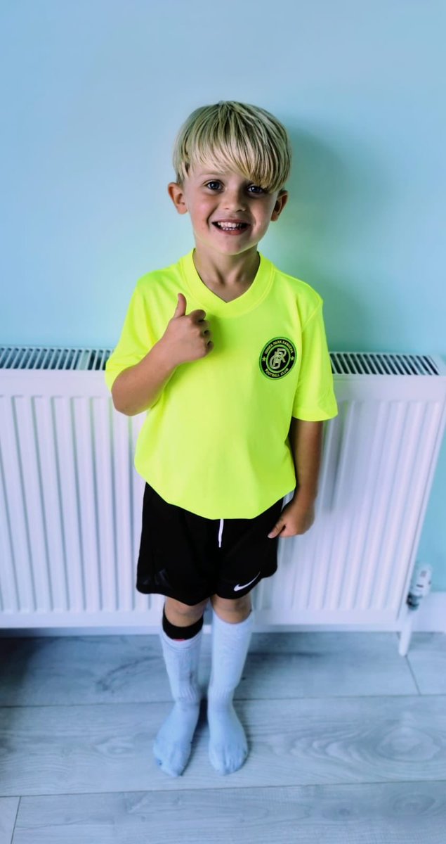 JW sporting his new <a href="/GPR_fc/">GPR FC</a> kit. Some very happy kids receiving their kit this morning ⚽️👏💪⚽️