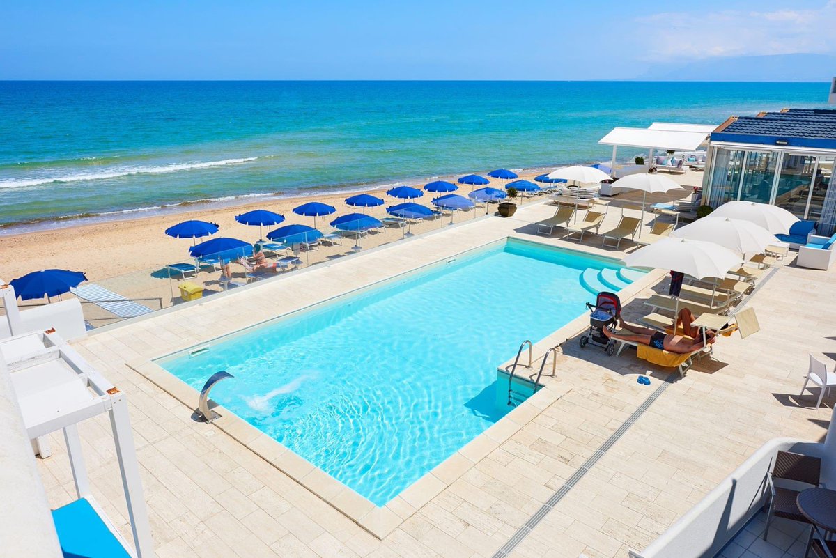 Justsicily's tweet photo. Imagine yourself at Hotel la Battigia taking in the beautiful sun around the pool💙🤩
#Justsicily #sicily #pooldays #sunshine #september #holidays #bluesky 
 https://t.co/byvy72TtuE https://t.co/i12nyGj0Sz
