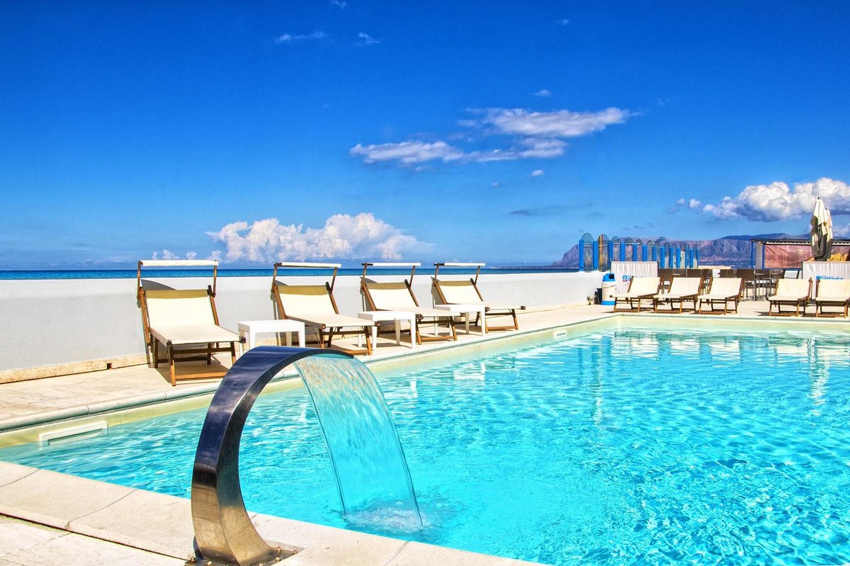 Justsicily's tweet photo. Imagine yourself at Hotel la Battigia taking in the beautiful sun around the pool💙🤩
#Justsicily #sicily #pooldays #sunshine #september #holidays #bluesky 
 https://t.co/byvy72TtuE https://t.co/i12nyGj0Sz