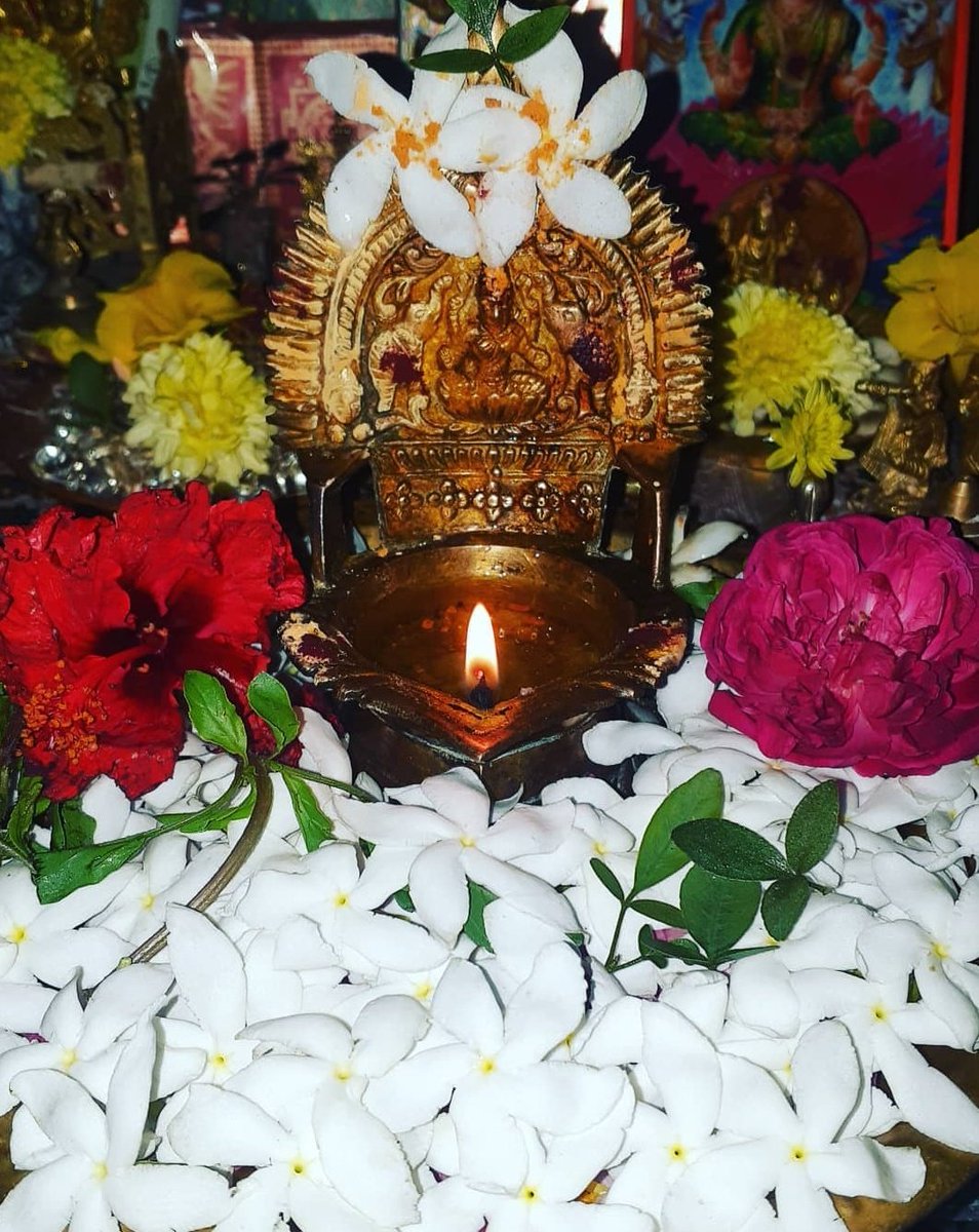Kamakshi / Tripurasundari Deeya It is lit on evenings daily or much specifically on Fridays, Thursdays and Mondays. This is symbol of sidha Lakshmi diety who blesses us with power to gain spiritual knowledge.