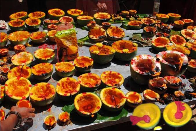 Ashgourd Deeyas are lit for pleasing Kaal Bhairav and Bhadra kaali. It has a greater significance in warding off the evil, enemies and negative effects of planets. These are lit on mondays and sundays, amavasyas every month.