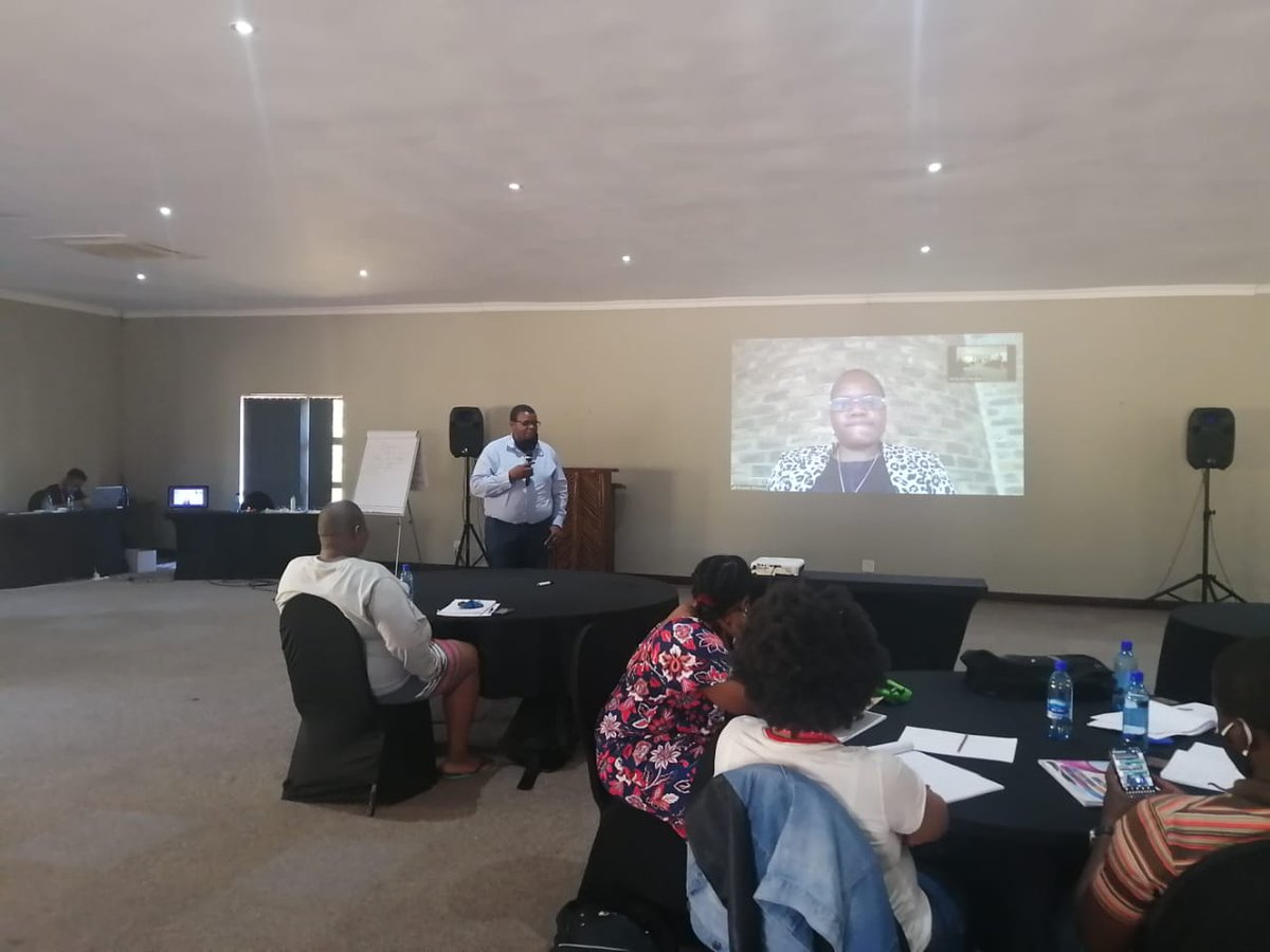 TEACH_SA's tweet image. We live in a technology based world and the norm we know, is shifting each day. Today we had Bonza and Ruben who spoke about bringing technology to the classroom. Our Alumni Emisang, Madia and Elizabeth, shared their knowledge with ambassadors. 

#OurFutureNeedsYou