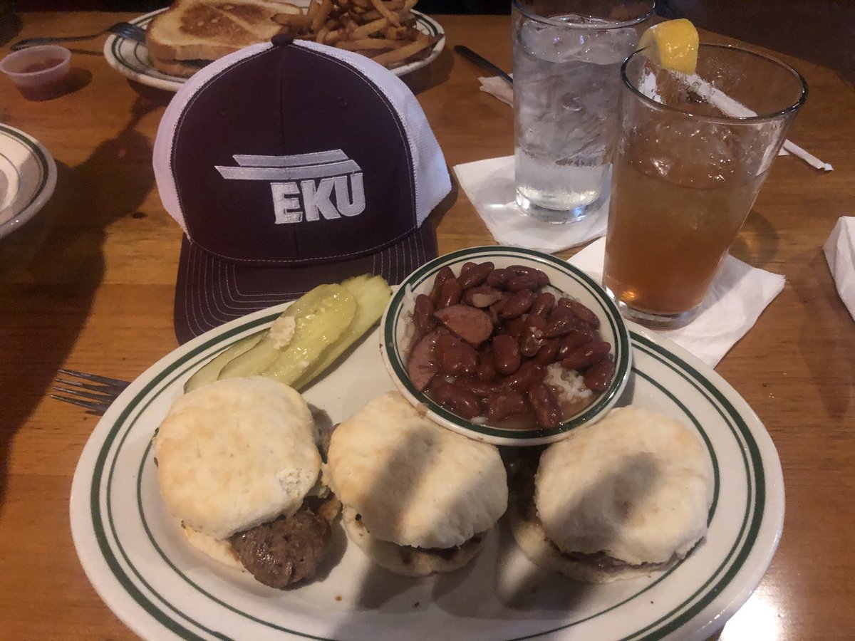 TateMathews's tweet photo. Needed a pick me up on this rainy Sunday! The steak & biscuits w red beans n rice .@SportmansL #NeverDisappoints Still no sign of @CoachJohnWild @tharealslay10 @jwq14 or @MathewsJarrett The #PrideStripes made the trip though #TG https://t.co/50S9y2Uqz0
