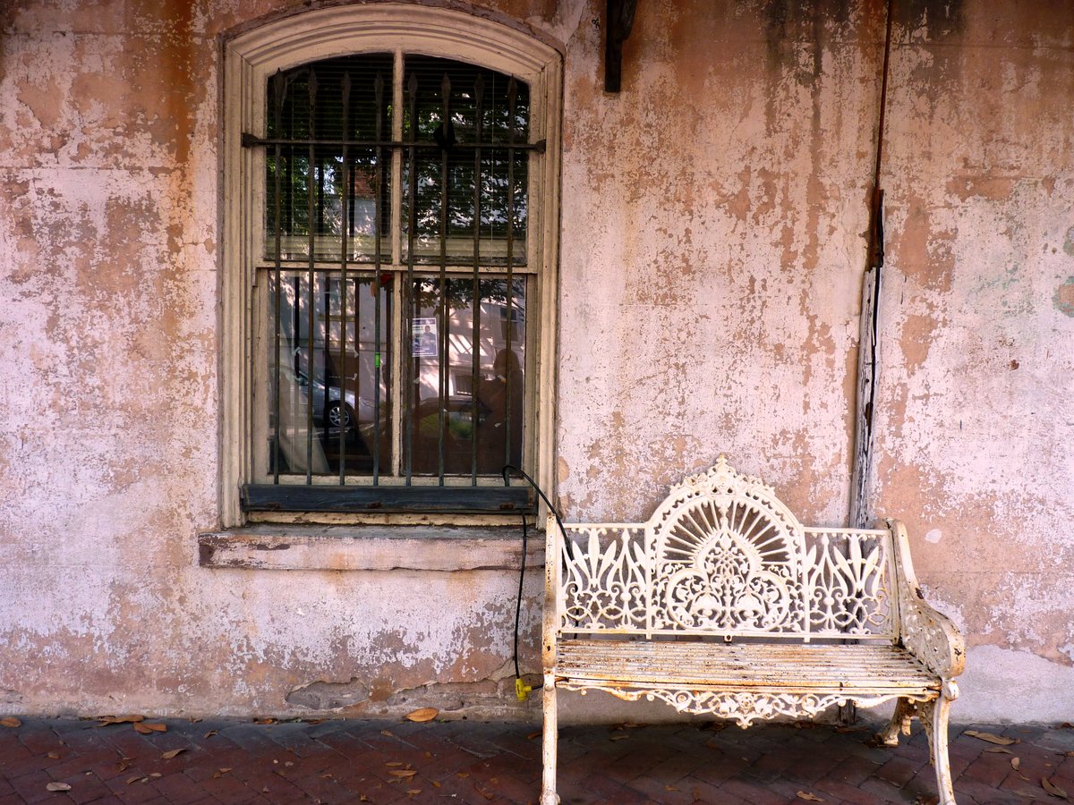 travelgreyhound's tweet photo. So late, but here are my #Top4Theme #Top4Chairs.
1. An odd spot near the Salton Sea, CA
2. Savannah, GA
3. Park Bench in Lucas, KS
4. Spoonbridge and Cherry, MI
@touchse @CharlesMcCool @Giselleinmotion https://t.co/GNDkawJO7o