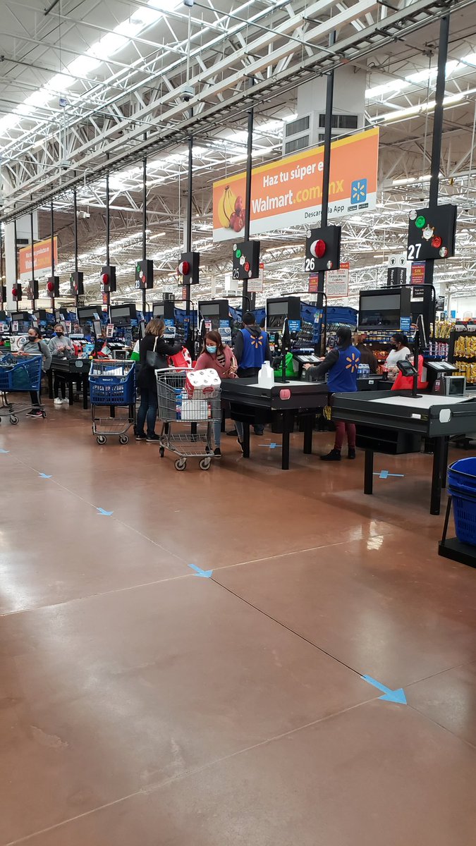 BluAys's tweet photo. @WalmartMexico Aquí la foto completa para que vea  la caja. @WalmartMexico No sólo pusieron en riesgo mi salud al no hacer respetar la dana distancia,  si no que pusieron en riesgo mi integridad. https://t.co/gnrX50fyeZ