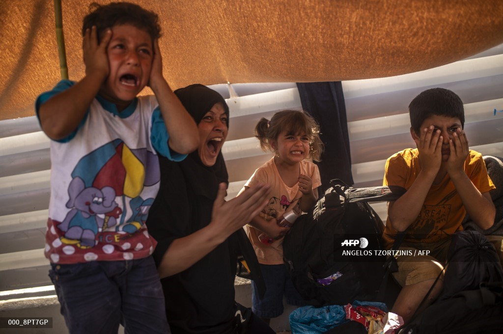 Marodriguez1971's tweet photo. Sí, gases lacrimógenos contra personas refugiadas en Grecia, también mujeres y niños.

Estamos dejando un planeta, realmente aterrador.
Fotos Angelos Tzortzinis. https://t.co/i8iAiN7FeH
