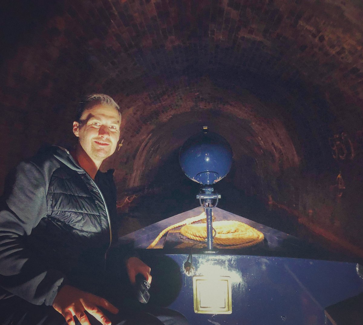 TrekExploration's tweet photo. Into the darkness up to 640 feet beneath Harecastle Hill.
Harecastle Tunnel on the Trent and Mersey Canal near Stoke on Trent.
#tunnel #canal #harecastletunnel #harecastle #findyourepic #picoftheday #lifesbetterbywater https://t.co/dC35OyDzcL