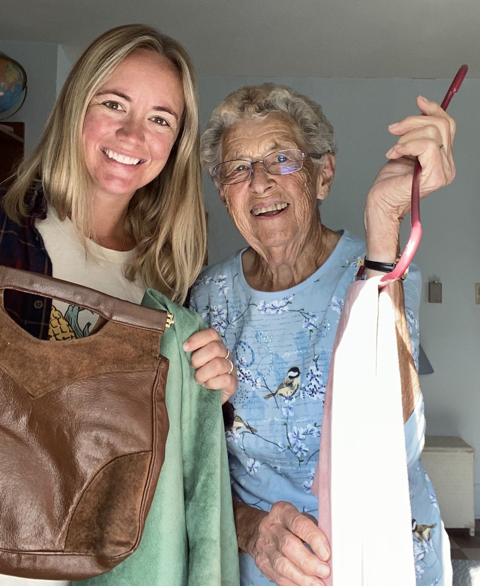 carlyjill31's tweet photo. In 1977, Grandma had to save a 300lb duroc boar that fell in an 4ft + deep swimming pool 🤦🏼‍♀️😂. Later that morning, she headed to the Farm Progress Show Washington, IA to teach how to sew with pig skin leather.

FPS this week: https://t.co/9WoFMZr6US

#FarmProgressPartner #FPVX https://t.co/xlKCaUe311