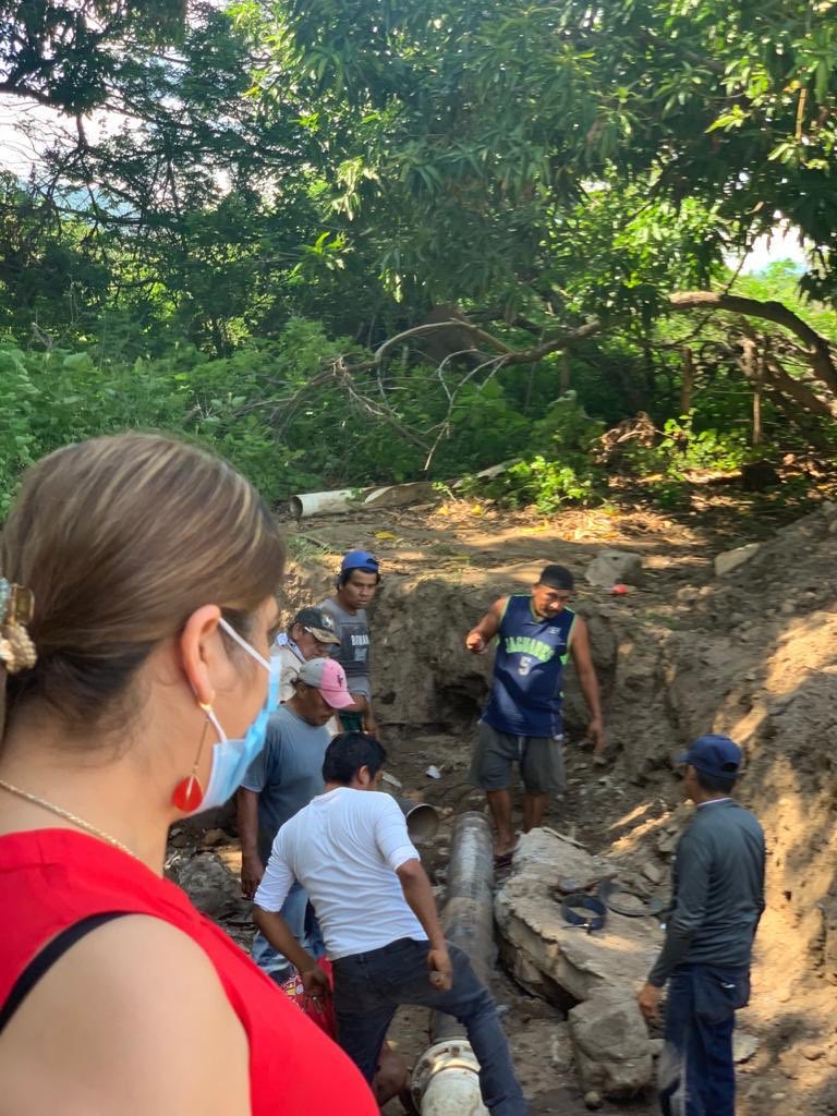 JoselinBalseca's tweet photo. Seguimos trabajando por los jalapanecos con la reparación de la tubería principal del pozo “El Morrito”, que abastece de agua potable a nuestro Municipio.
#ReparaciónAguaPotable https://t.co/55BDhVHvSQ
