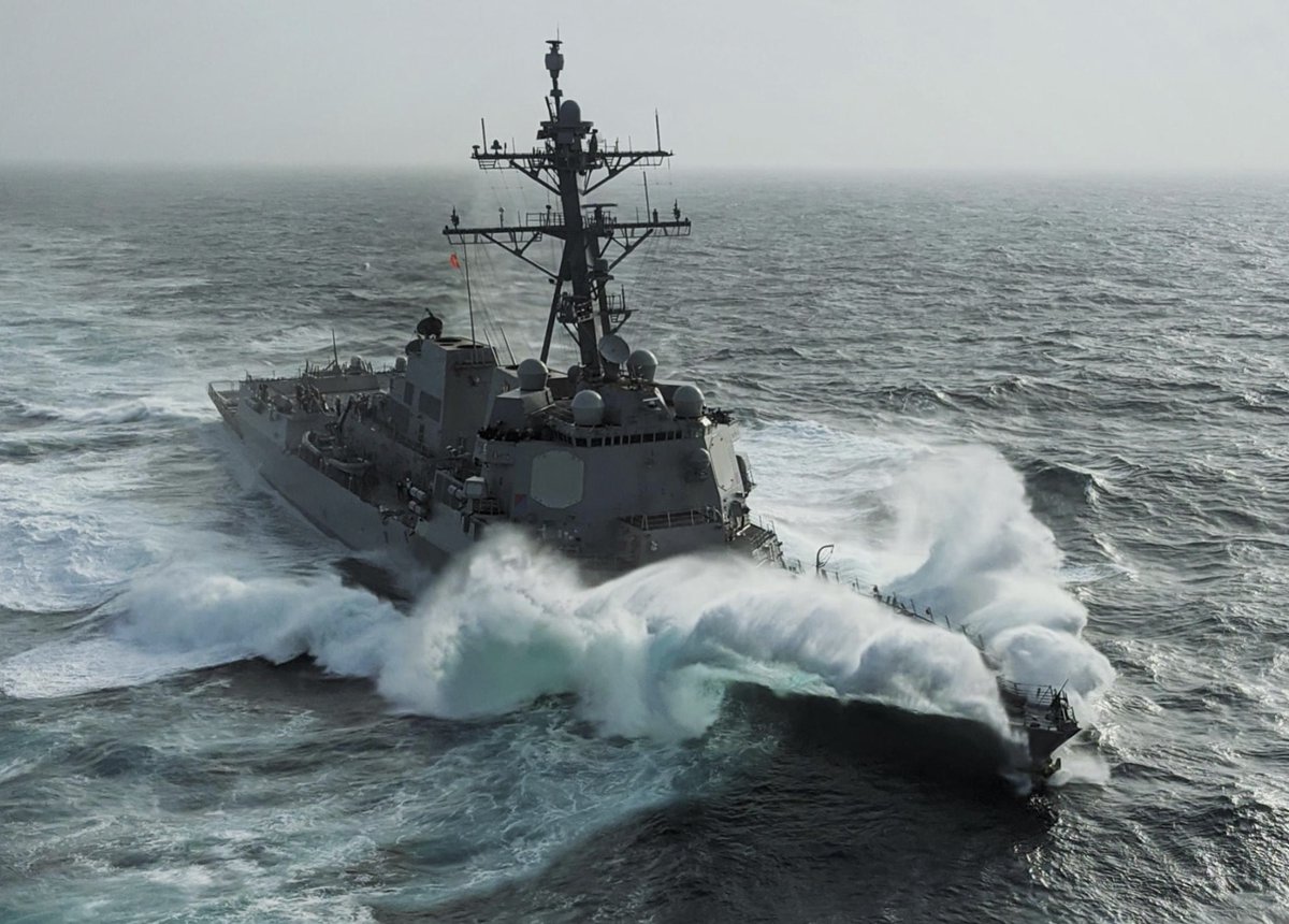 USS Sterett (DDG 104) Arleigh Burke-class Flight IIA guided missile ...