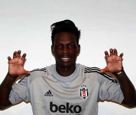 mirachinson's tweet photo. Bazı Fabrice Nsakala fotoğrafları #TSvBJK https://t.co/y0msCfv45n