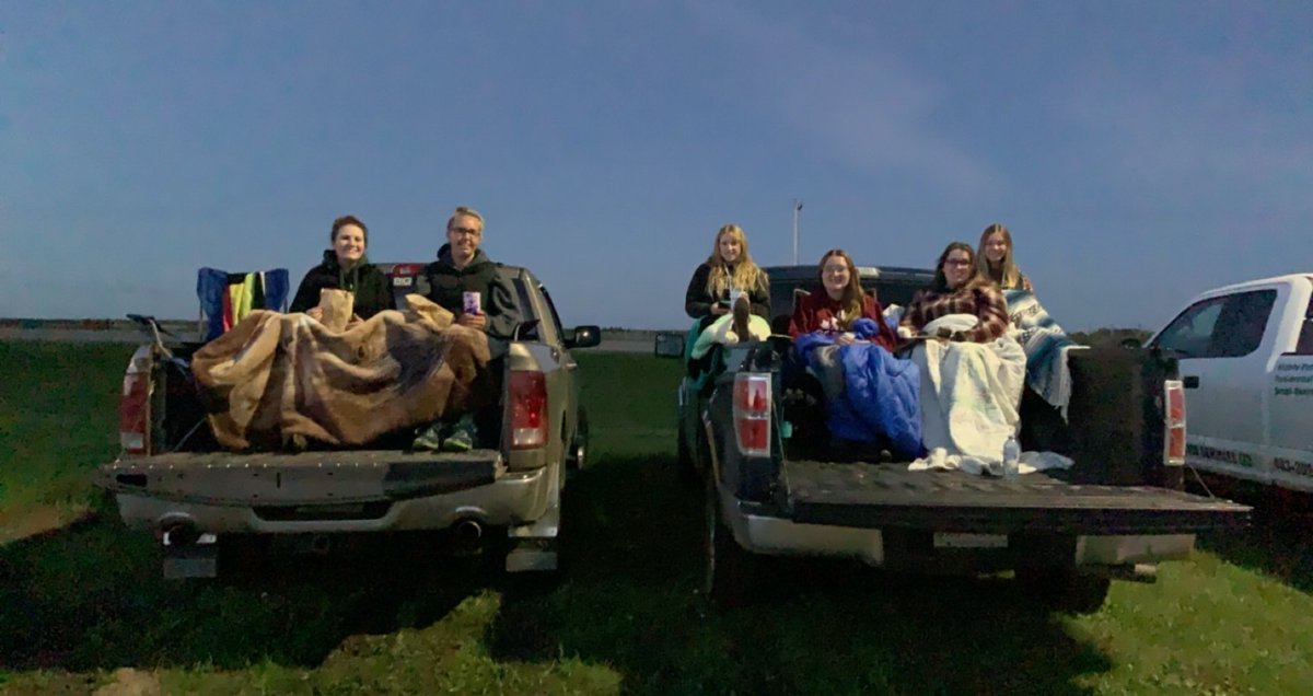 ceres_alberta's tweet image. University is four years, sisterhood is forever 💜💛 #ceresab #fratlife #sisterhood