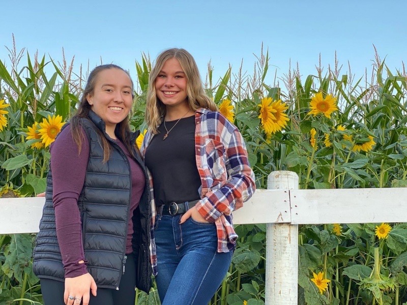 ceres_alberta's tweet image. University is four years, sisterhood is forever 💜💛 #ceresab #fratlife #sisterhood