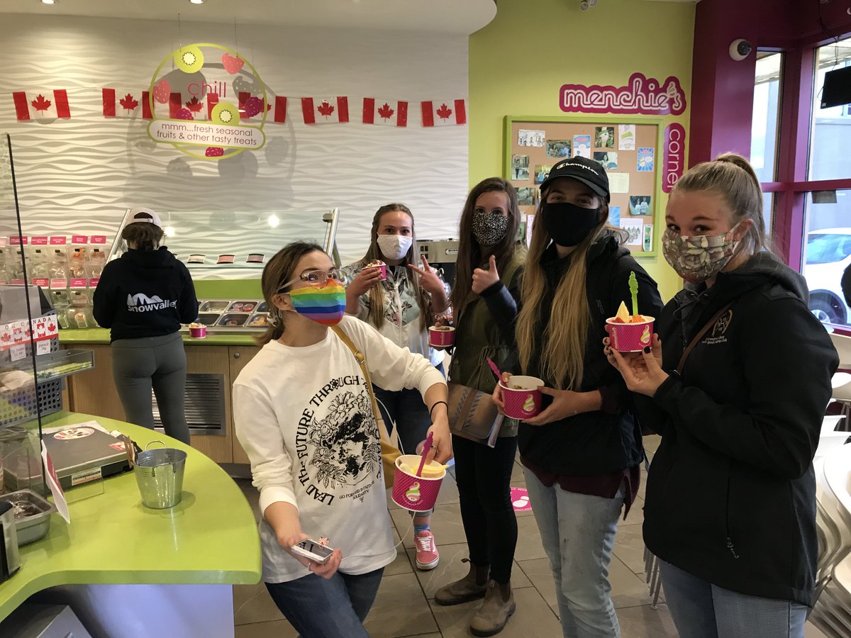 ceres_alberta's tweet image. University is four years, sisterhood is forever 💜💛 #ceresab #fratlife #sisterhood