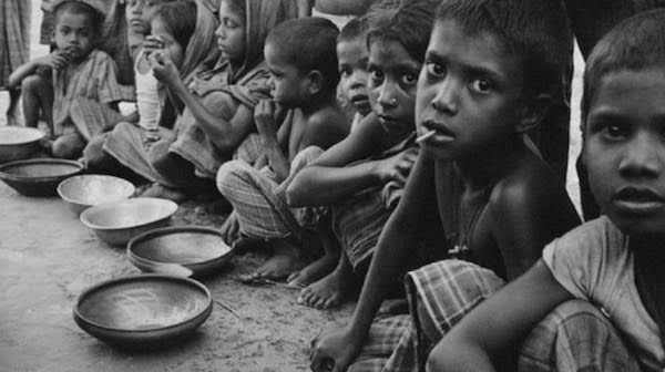 Devsr18's tweet photo. The other way Covid is killing is through hunger.
Coronavirus threatens to push millions into starvation.
Poor communities around the world are sending message: “Hunger may kill us before coronavirus”
#hunger #COVID19 https://t.co/9xZ2keBK0v