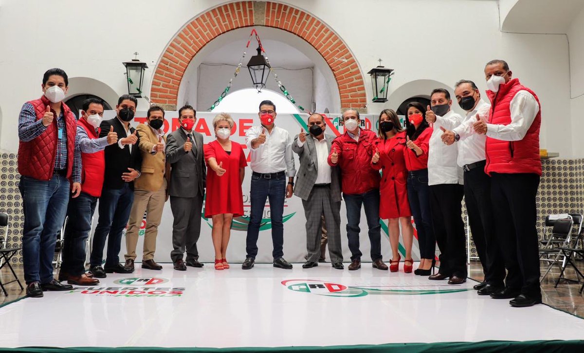 Nuestra dirigencia encabezada por <a href="/NestorCamarillo/">Néstor Camarillo</a> y <a href="/MerloIsabel/">Isabel Merlo</a> le dan la bienvenida a <a href="/marcoruizcc/">Marco Ruiz Cuello</a> y <a href="/lubponce/">lu ponce de león carrillo</a>, quienes rindieron protesta como presidente y secretaria General de la @ccpripuebla, acompañados por el líder de la <a href="/MXCCPRI/">Corriente Critica Mx</a>, <a href="/GenaroMR_/">Genaro Morales</a>.