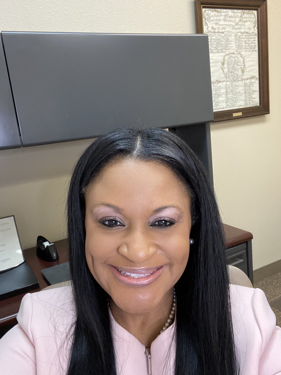 TiffanyLovePhD's tweet photo. Less than 30 minutes until showtime with @RUBraveEnough, @katie_sharkey, Sonia Wright, and more on the last afternoon of #BEElevateSummit #WomenInMedicine #WomenSupportingWomen #showtime https://t.co/BaWW9e47vt