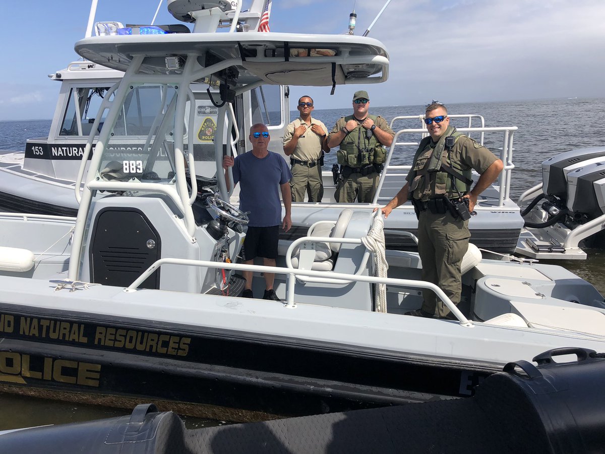 deep_operation's tweet photo. Ground Team helping out on and off the water! #operationdeepblue #honorthefallen #veteransupport #TeamODB #kayaking #expedition https://t.co/TXeRDds3bI