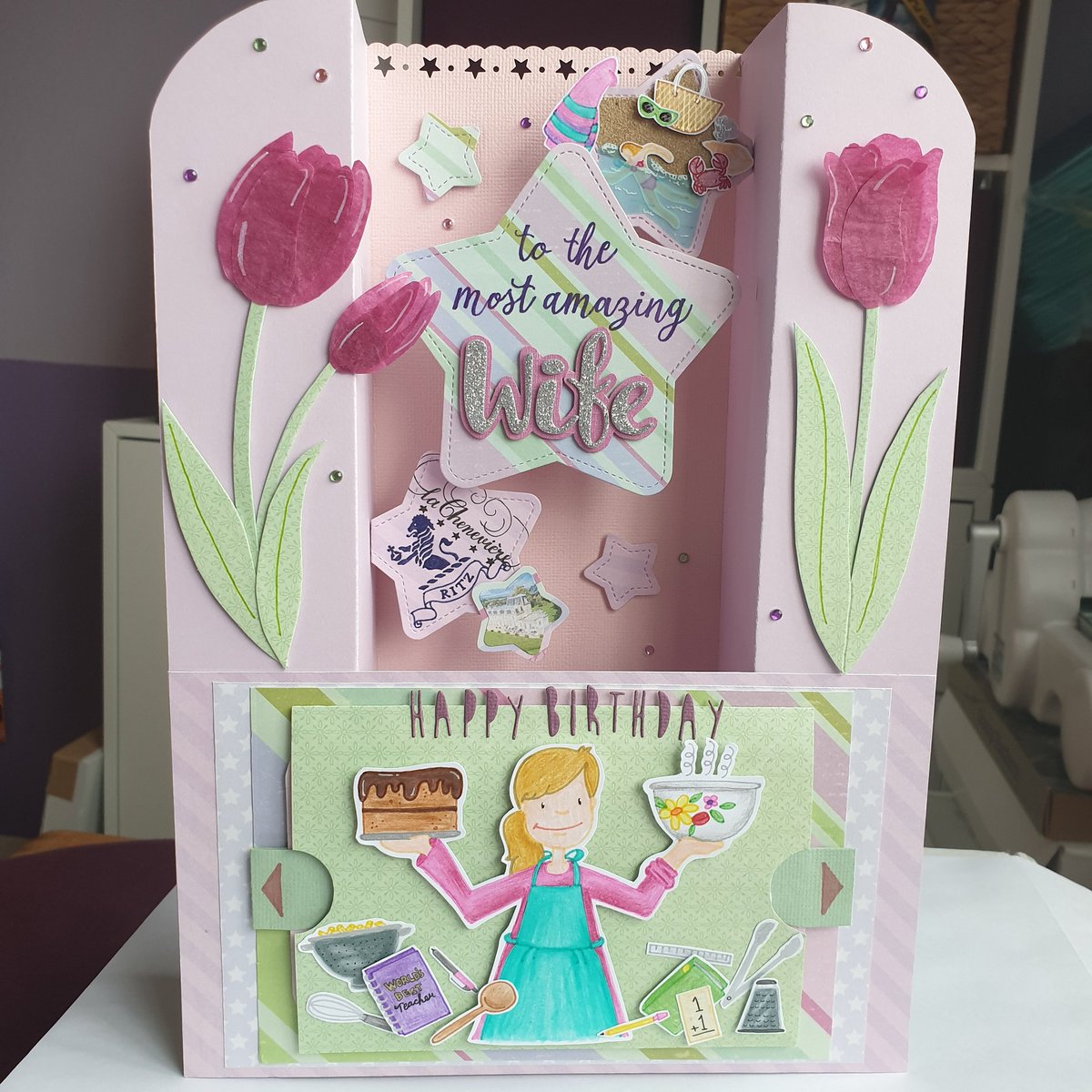 CreativeCards_'s tweet photo. Personalised Wife birthday card with lots of little details and of course some interactivity! #handmadecards #interactivecard #papercraft https://t.co/UThtqj6aeU