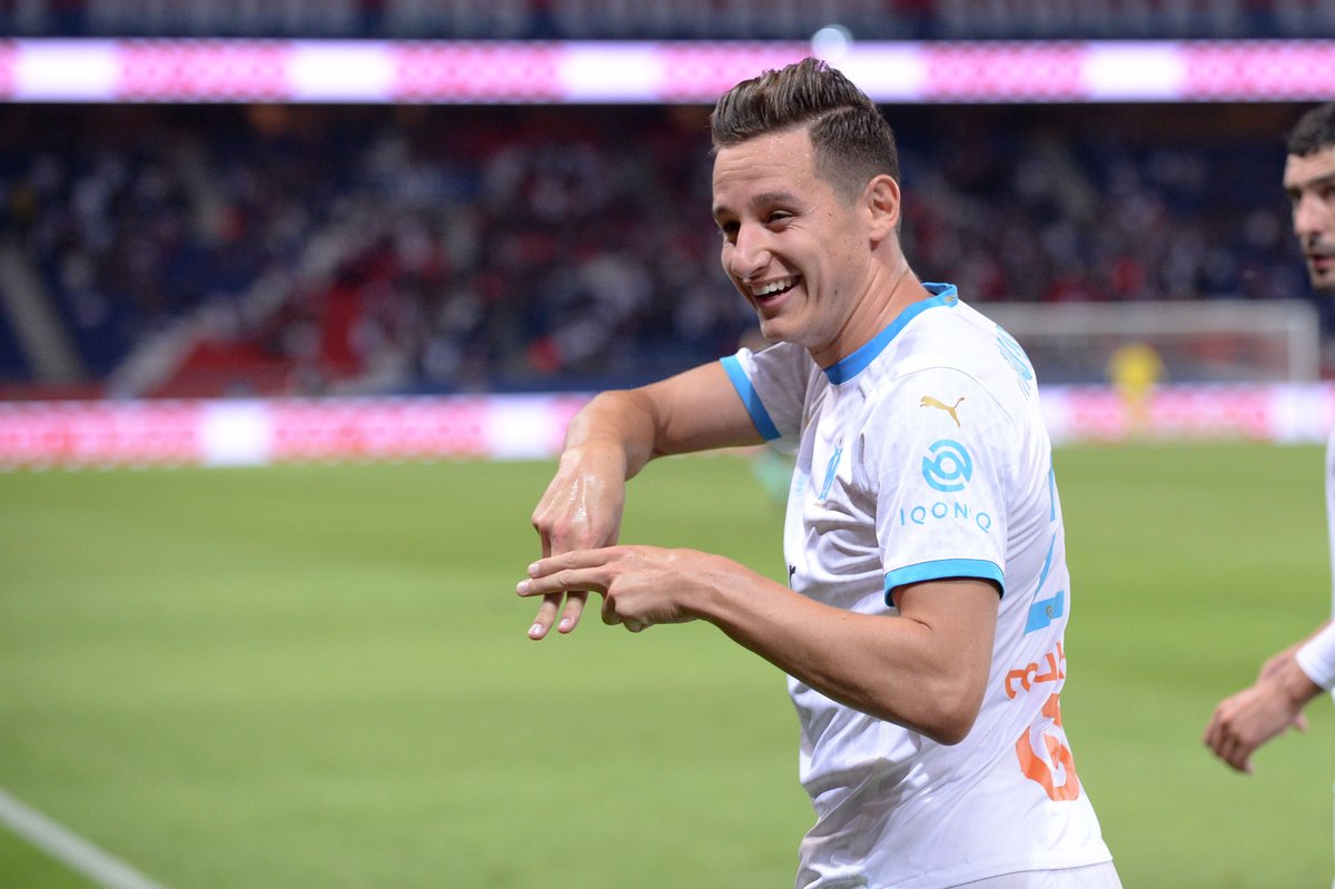 Ligue1's tweet photo. 📸 La célébration de @FlorianThauvin après l'ouverture du score de l'@OM_Officiel !

#PSGOM https://t.co/KqLuX4Koam