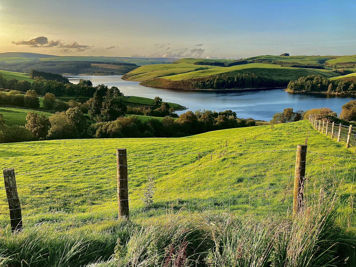 artbyosian's tweet photo. My favourite view of the day #llanidloes #midwales #coasttocountry #welshcountry #powys #welshlandscape #welshlandscapes #amazingwales #photooftheday https://t.co/mvLexafo5d