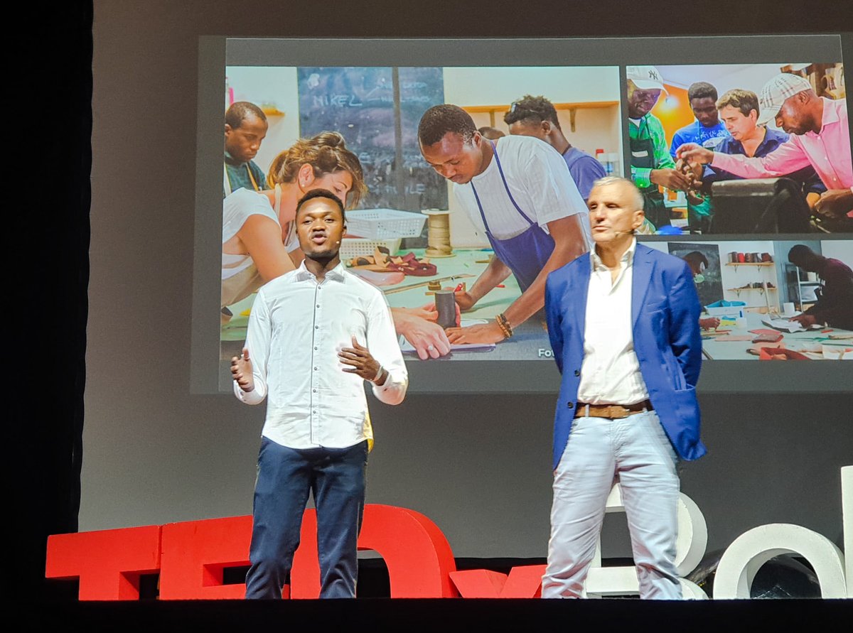 “Mi auguro che qui tra voi ci sia qualcuno che vuole provare a dare una risposta alle speranze anche di tanti altri.” Bassirou Zigani, Cercatore di felicità

#TEDxBologna #TEDx #TEDxBologna2020 #Outsider #XEdition
